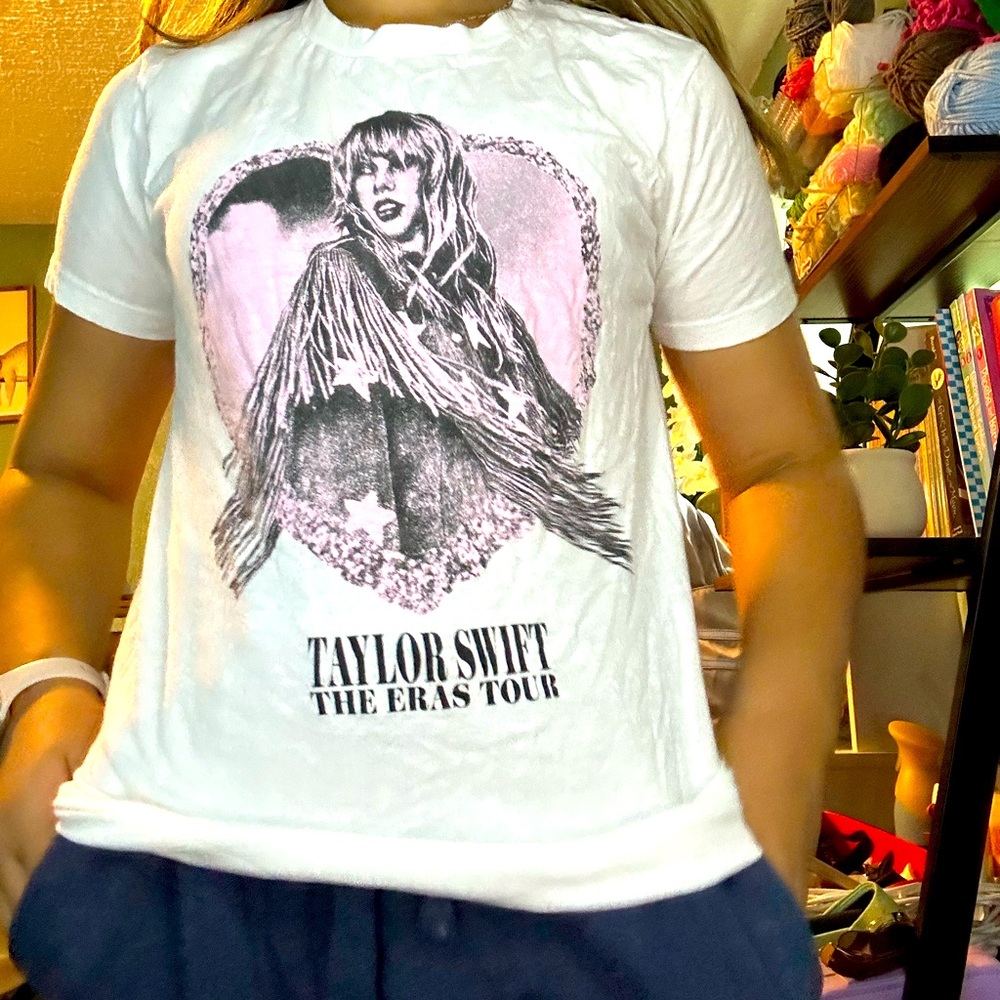 A real Taylor swift ears tour shirt 2023